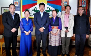 Representative Dawa Tsering (1st left) and the three Chinese liaison officers, Dhadon (3rd right), Lobsang Nyima (2nd right) and Kunga Tashi (1st right) after their meeting with Sikyong Dr Lobsang Sangay and DIIR Kalon Dicki Chhoyang in Dharamsala Photo: tibet.net