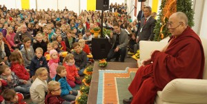 His Holiness the Dalai Lama speaking during his visit to Gymnasium Steinhude in Steinhude, Germany Photo: tibet.net