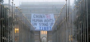 Tibetan activists scaled the building and unfurled a banner reading: "China fails human rights in Tibet - UN stand up for Tibet" in Geneva.   Photo: Students for a Free Tibet
