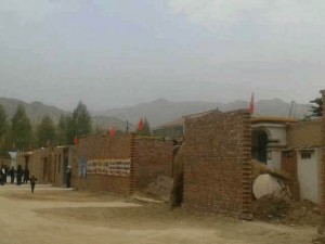 Some houses show the Chinese flag in Chentsa Photo: Radion Free Asia
