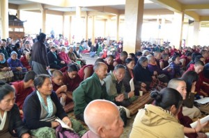 Prayer service for Bawa Phuntsok Wangyal at Tsuglakhang Photo: tibet.net