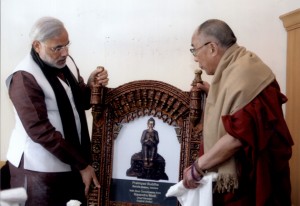Shri Narendra Modi presenting a gift to HH the Dalai Lama in Baroda, Gujurat in January 2010 Photo: narendramodi.in
