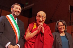 His Holiness with the Mayor of Rome Ignazio Marino, and the Mayor of Capetown, Patricia de Lille Photo: Olivier Adam