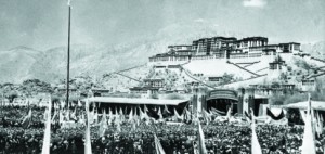 tibetans gather